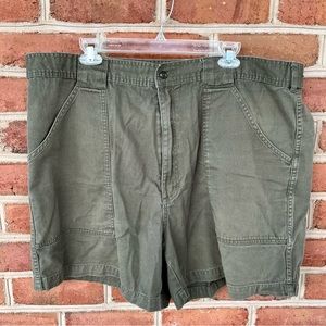 Men’s Cabelas 100% cotton khaki shorts size 44